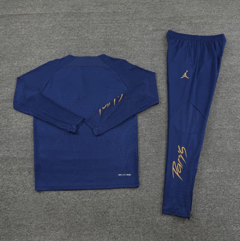 Skarmbild_8-1-2025_215617_footballdisease.com_.jpg 2023/2024 PSG Paris Saint-Germain Blue Half-Pull Tracksuit